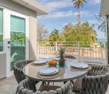 Dorado Pueblo Apartamento | AQUA Terrazas Studio 7 - Beachfront Getaway, King Bed, Pool
