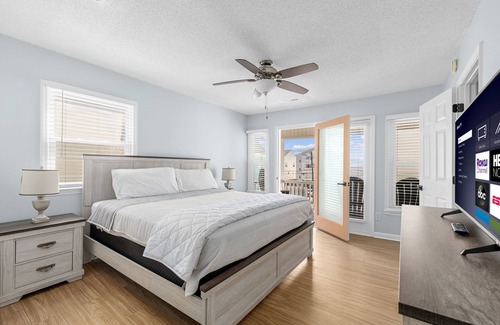 Crescent Beach Casa | Aqua Vista | 5 Bed, 4 Bath