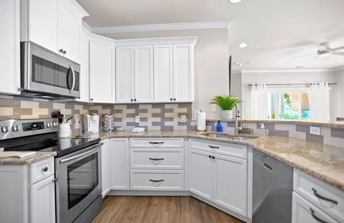Cornelius Condominio | Aqua Vista by SoCharm | Waterfront Condo