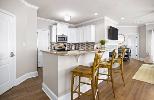 Cornelius Condominio | Aqua Vista by SoCharm | Waterfront Condo