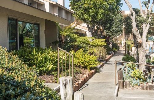 Townsite Hotel | Aquamarine Villas