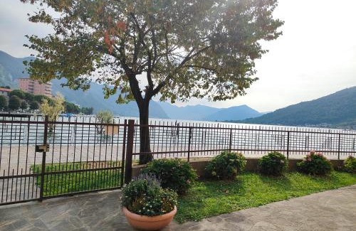 Paratico Apartamento | AQUARAMA - private pool - Lakefront apartment end free parking