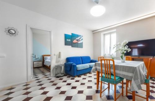 Paratico Apartamento | AQUARAMA - private pool - Lakefront apartment end free parking