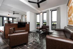 Daun Penh Hotel | Aquarius Hotel and Urban Resort