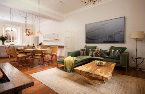 Richmond Casa | Aquarius Rising