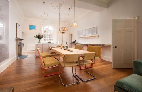 Richmond Casa | Aquarius Rising