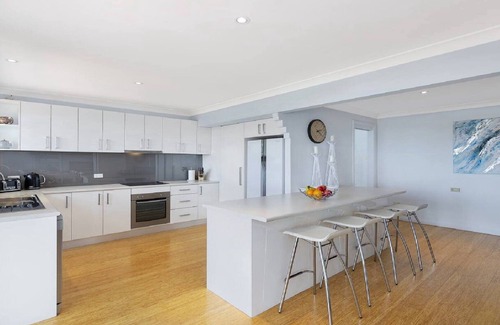 Budgewoi Casa | Aquavista; Beach, Lake, Ping Pong and Pool Table.