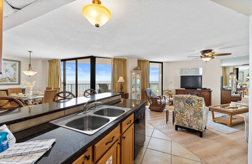 West Panama City Beach Condominio | AquaVista by Book That Condo