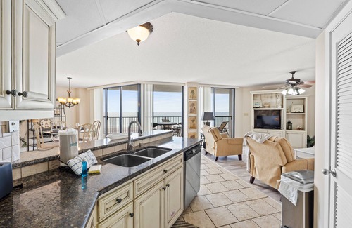 West Panama City Beach Condominio | AquaVista by Book That Condo