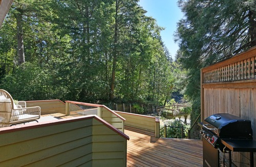Bainbridge Island Casa | AquaVista Enclave | Enchanting Waterfront Retreat w/ Breathtaking Views