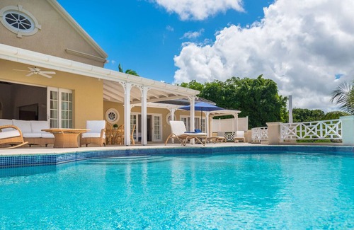 Weston Villa | Aquilea, Carlton Inferior