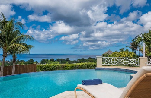 Weston Villa | Aquilea, Carlton Inferior