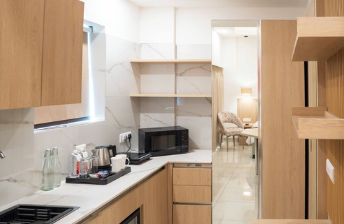IMT Manesar Hotel | AR SUITES KLJ SQUARE