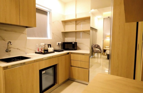 IMT Manesar Hotel | AR SUITES KLJ SQUARE