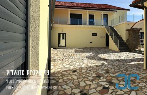 Ovar Casa | Arada Property - 4 Houses in 1 Private Property, Free Parking and Hot Tub