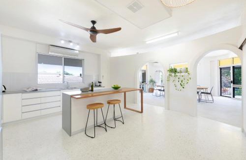 Nightcliff Casa | 'Arafura Blue' a Poolside Family Oasis on the Coast