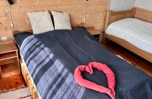 Csesznek Apartamento | Aranyos- patak vendégház