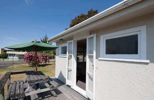 Motuoapa Cabaña | Arataha Landing - Taupo Holiday Home
