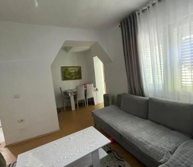 Elbasan Apartamento | Arbnb Cuni