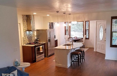 Clinton Casa | Arbor Rouge Cottage