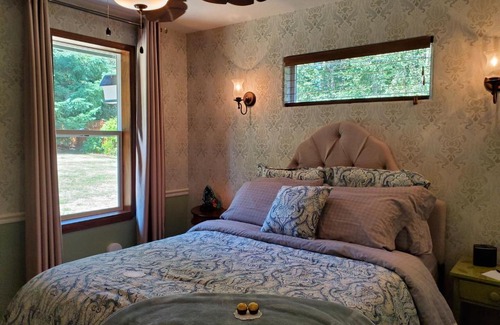 Clinton Casa | Arbor Rouge Cottage