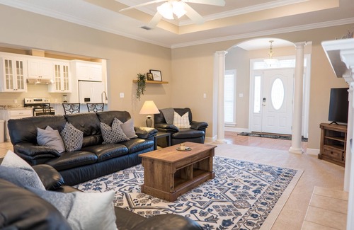 Valdosta Casa | Arbor Run Oasis: Southern Charm & Modern Elegance