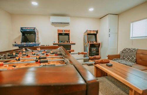 Pueblo Alto Casa | Arcade! Ac! Foosball! 2 Kings 1 Queen