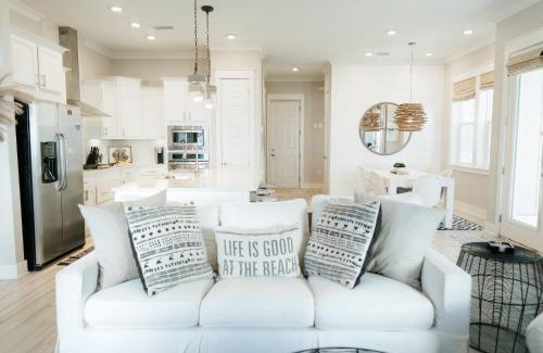 Panama City Beach Casa | Arcade Bar Prominence Resort Pool and Gym Access Close to Beach Sea Happy