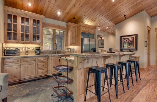 Country Club Estates Casa | Arcade, Foosball, Spa, Shuffleboard, Grill, Open Floor plan, 5mins to Heavenly - Timber Lodge