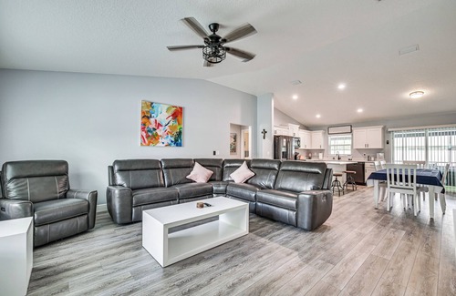 Summerfield Casa | Arcade Games, Lanai & Spa: Summerfield Family Home