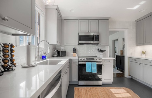 Wallingford Casa | Arcade Games ~ Walk to Lake ~ 5 Star Location ~ Family & Dog Friendly