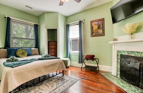Live Oak Casa | Arcade - Summer Fun Near Starland, River St & DT