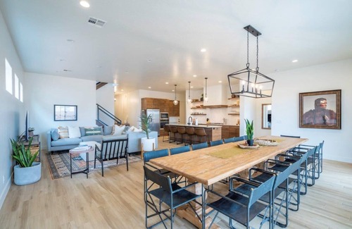 Santa Clara Casa | Arcadia 53 | DOG FRIENDLY * PRIVATE Hot Tub * Arcade Games * Sleeps 21