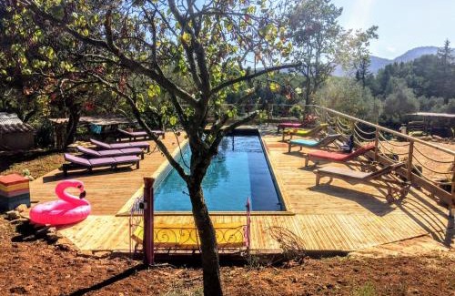 Le Beausset Casa | Arche de Noé atypique, bohème , nature, piscine chauffée de Pâques à Toussaint , spa , sauna , loisirs