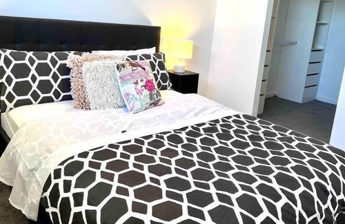 Tranmere Casa | Archies townhouse 3 bdrm, sleeps 5, wifi, AC