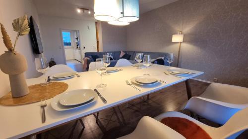 Geesthacht Apartamento | ARCHIPEL - Balkon - nahe Hamburg - BBQ Grill - Smart TV - 2,5 Bäder - Lounge
