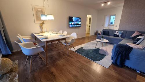 Geesthacht Apartamento | ARCHIPEL - Balkon - nahe Hamburg - BBQ Grill - Smart TV - 2,5 Bäder - Lounge