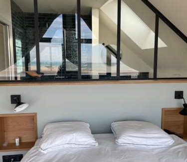 Barneville-Carteret Apartamento | Architect-designed villa with sea view