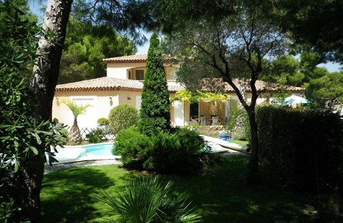 Ensues-la-Redonne Casa | Architect-designed house with garden and pool, 7 minutes from the sea, with car pass.