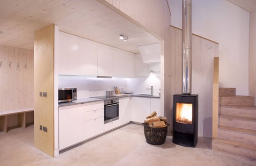 Penicuik Cabaña | Architect-designed cabin in the hills near Edinburgh. Wood-fired hot tub.