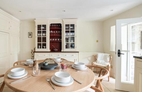 Quenington Casa | Architect Designed Cosy Cotswold Stone Cottage
