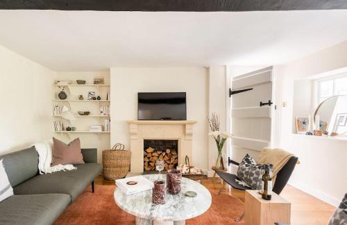 Quenington Casa | Architect Designed Cosy Cotswold Stone Cottage