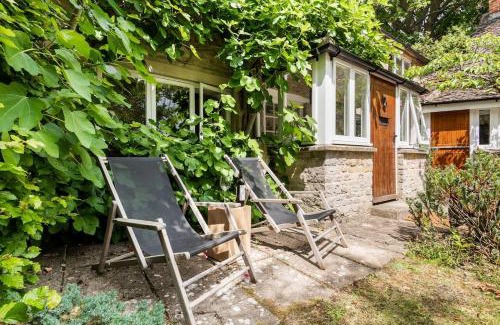 Quenington Casa | Architect Designed Cosy Cotswold Stone Cottage