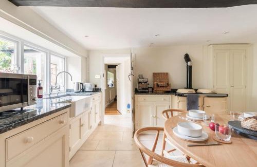 Quenington Casa | Architect Designed Cosy Cotswold Stone Cottage