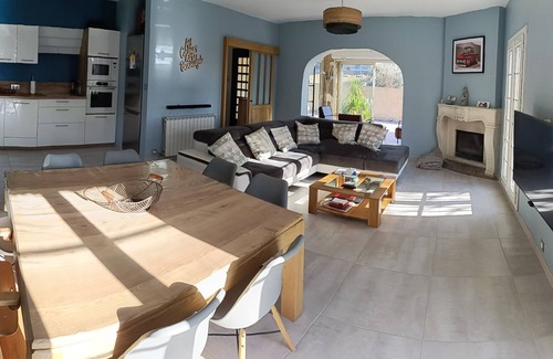 Morieres-les-Avignon Casa | Architect's house in Provence in a quiet area 10 minutes from Avignon