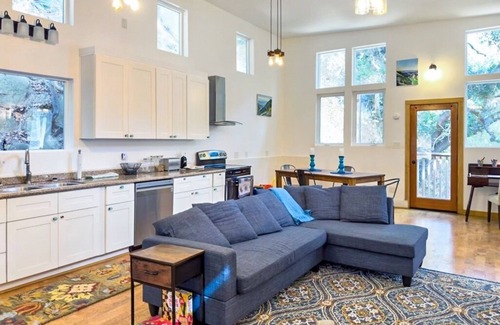 Topanga Casa | Architect-Rebuilt Topanga Home 9,858 Monthly Artistic & Private