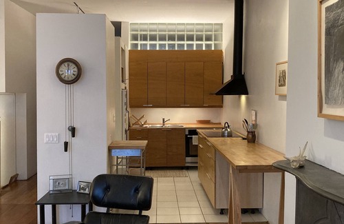 Bolton Hill Apartamento | Architect's Home - Historic w/ Contemporary Design