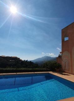 Theoule-sur-Mer Apartamento | Architect's studio with pool, sea view and AC