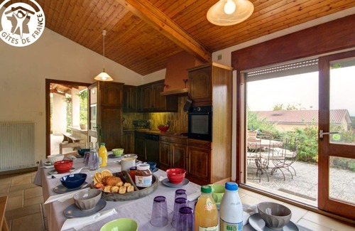 Pommiers Cabaña | Villa con Piscina Privada, Jardin, y Cocina de Verano en el Corazón del Forez