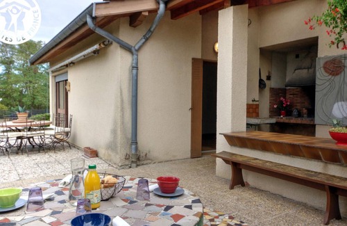 Pommiers Cabaña | Villa con Piscina Privada, Jardin, y Cocina de Verano en el Corazón del Forez
